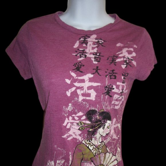 ---  Eyeshadow Pink Tee with  Geisha Size Medium - Picture 1 of 3